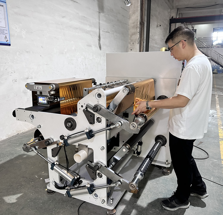 DFQ700型冷烫膜华体会官方网站-华体会huatihui（中国）

