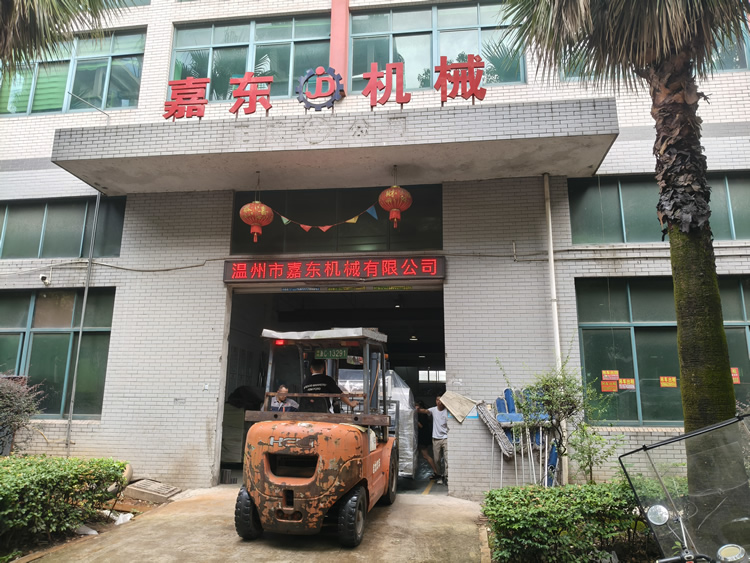 嘉东机械定制铝箔压纹分切一体机